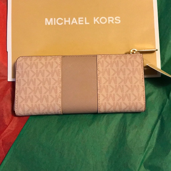 Michael Kors wallet - Picture 2 of 6